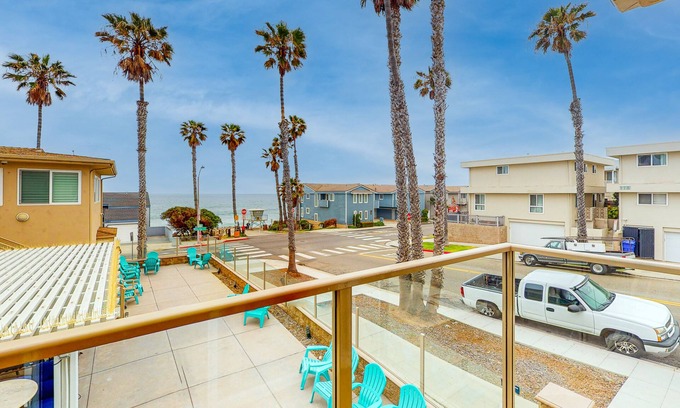 South Oceanside Condo | Elegant Condo w/Beach Access, Free WiFi, Private Washer/Dryer, Balcony