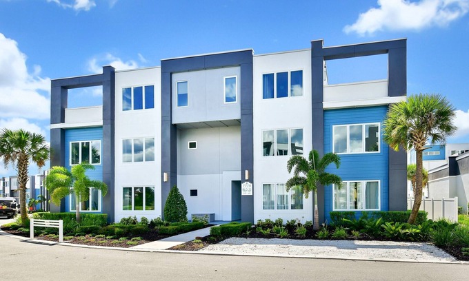 Reunion Condo | Elegant Condo with Pool Table near Disney with Resort & Waterpark Access -.
