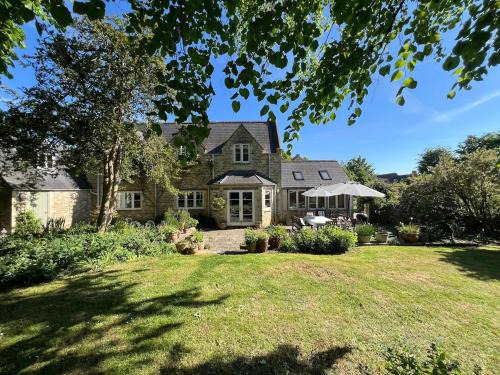 Lechlade Villa | Elegant Cotswold Retreat