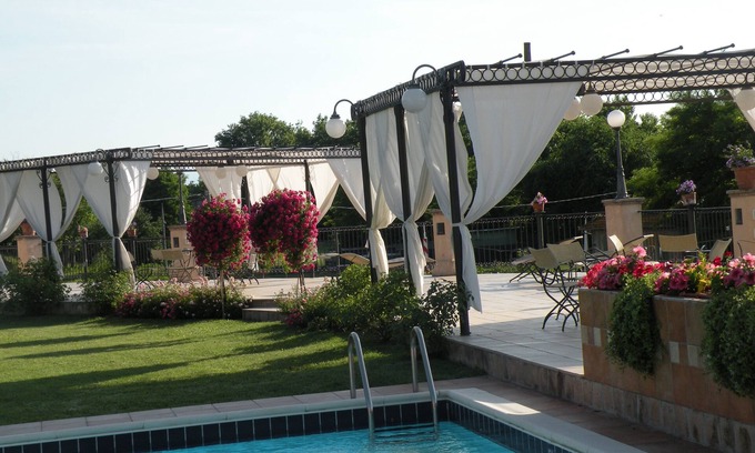Barco House | Elegant country house with pool in Matilda of Canossa area - Apartment