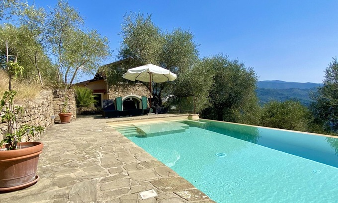 Dolceacqua Cottage | Elegant Country house in an exposed hill-site