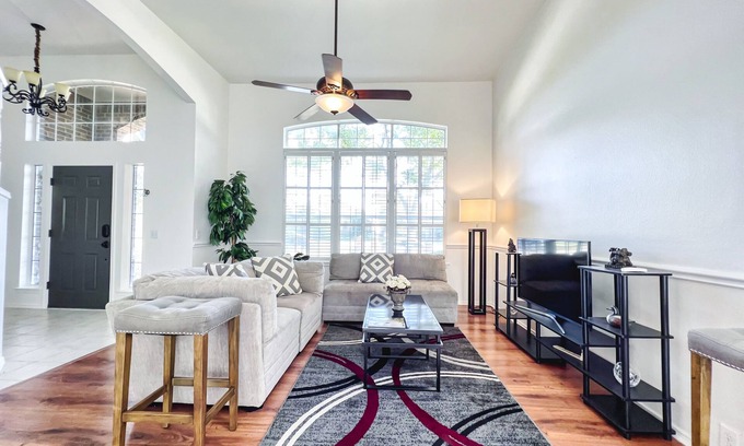 Plano House | Elegant, cozy, pet friendly less than 10 mn to highways, restaurants and shops