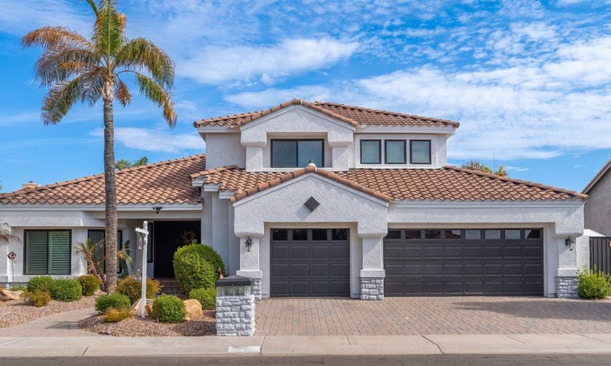 Paradise Valley Village House | ELEGANT,COZY,SLEEPS 12,HEATED POOL & SPA, PRIVATE, RELAXING,GAMES