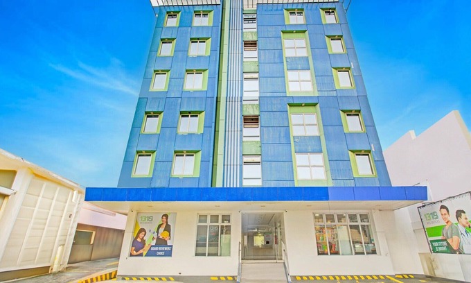 Sampaloc House | Elegant Double Getaway in 1318 Residences