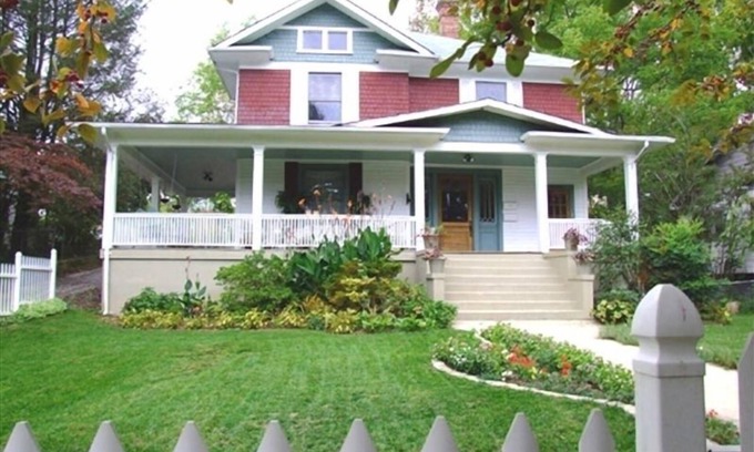 South French Broad House | Elegant Downtown Asheville Homestay Near River Arts District - 4 Min to Biltmore