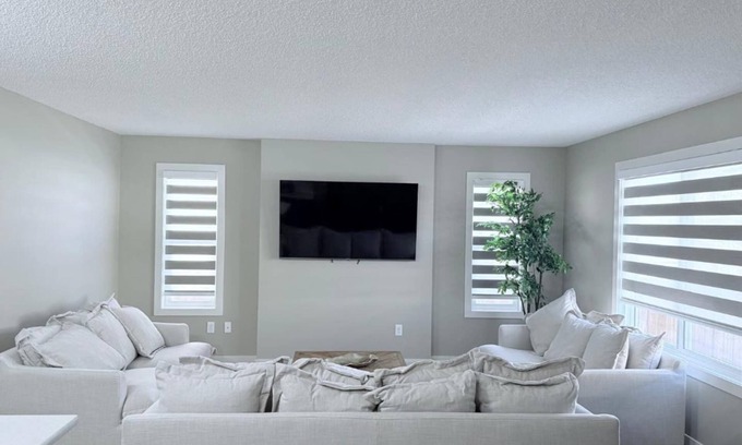 Southeast Edmonton House | Elegant Duplex| Attached Garage| King Beds