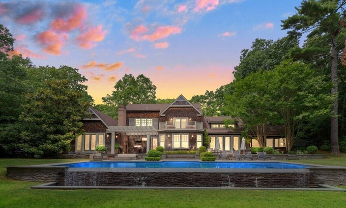Northwest Harbor House | Elegant East Hampton Estate nestled on nearly 5 acres of land, stunning.
