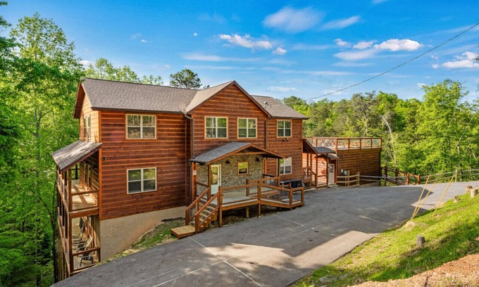 Pigeon Forge Cabin | Elegant Elite Estate By Ghosal Luxury Lodging