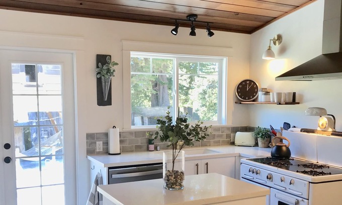 Fort Bragg House | Elegant farmhouse cottage on beautiful apple orchard
