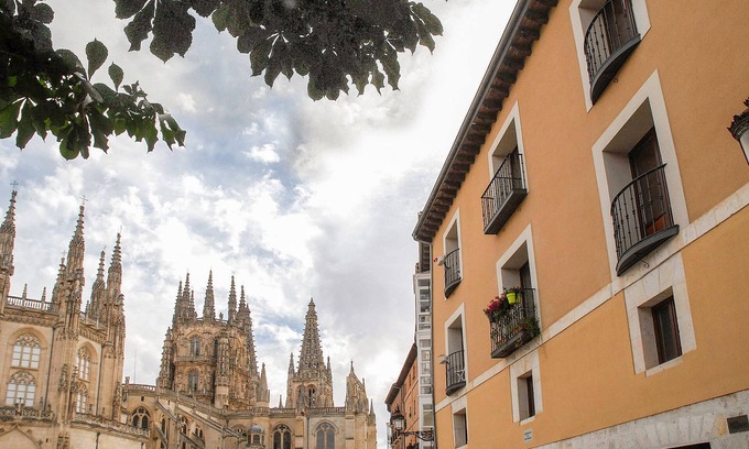 Burgos Apartment | elegant fit. p/4 in Burgos Cathedral w/Wifi
