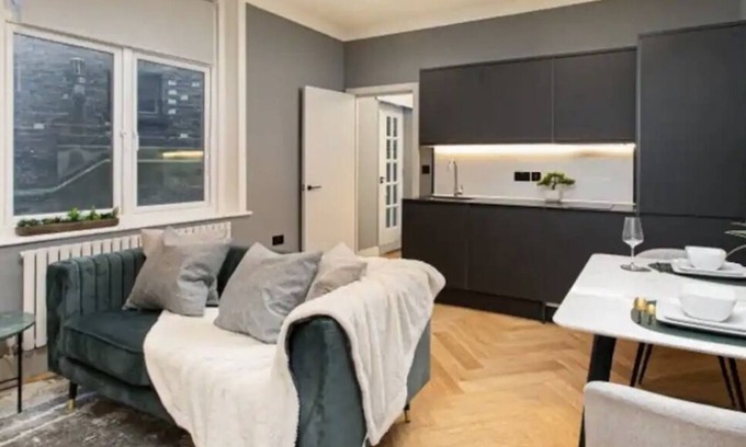 Queen's Gate Apartment | Elegant flat, heart of London.