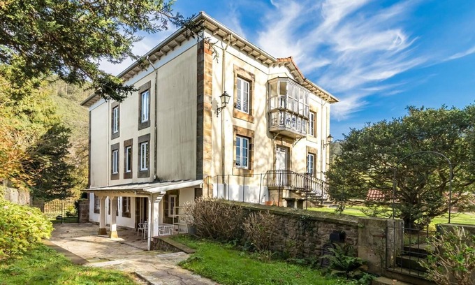 Medio Cudeyo Apartment | Elegant flat in a stunning setting