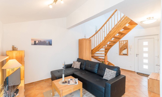 Rugen Island Apartment | Elegant gallery apartment with south-facing balcony, just a few meters from the beach