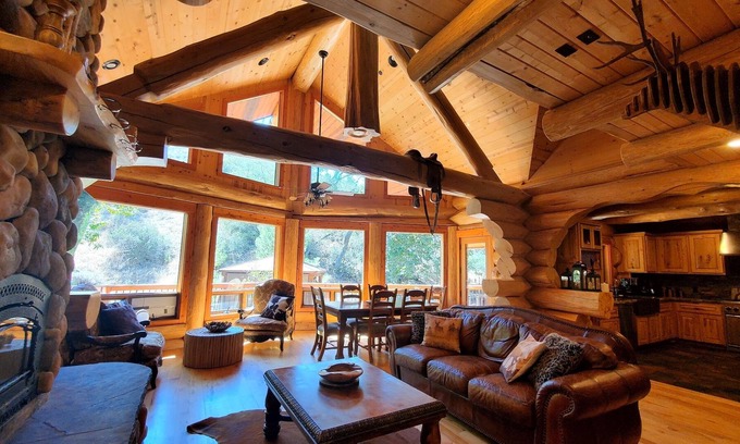 El Cajon House | Elegant Hideaway and Affairs