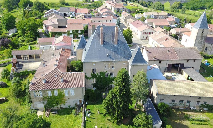 Euvezin Cottage | Elegant home at Euvezin Castle with garden and private parking