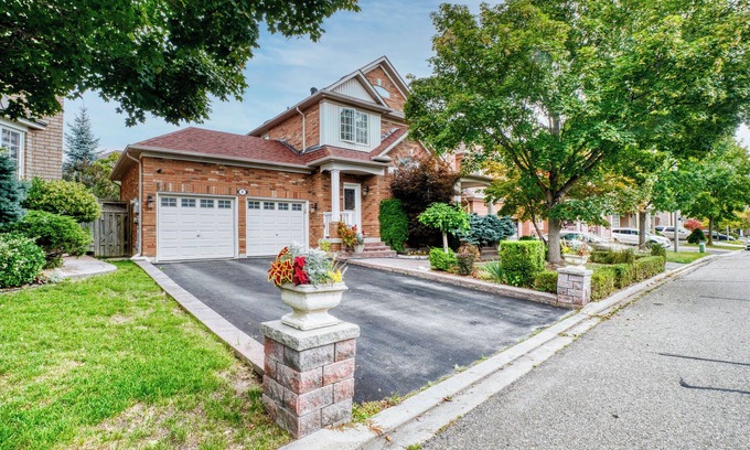 Brampton Apartment | Elegant Home Away From Home