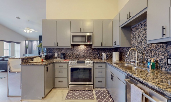 Willow Meadows/Willowbend Area House | Elegant home close to NRG Stadium, Downtown Houston, & The Medical Center