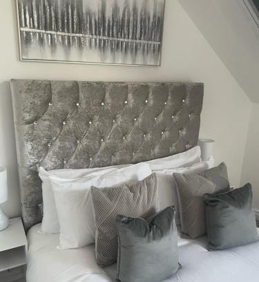 Fenny Stratford House | Elegant home for your relaxation