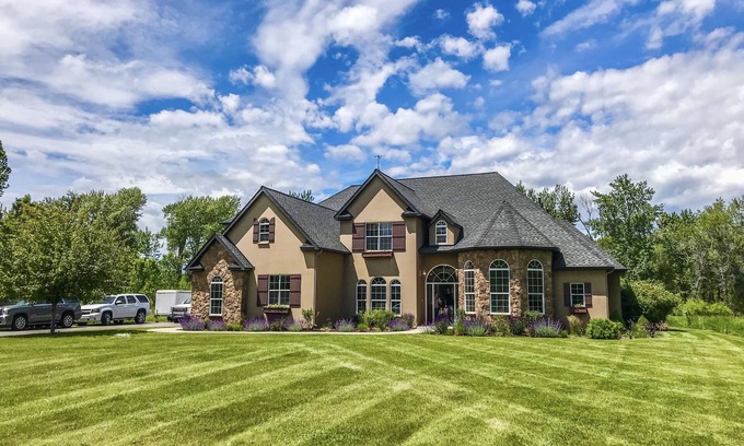 Four Corners House | Elegant home on Gallatin river, minutes to downtown Bozeman