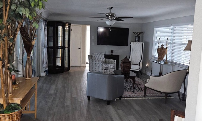 Hampton Homes House | Elegant House East Coast Florida BeachnGorgeous Decoration Newly Renovated