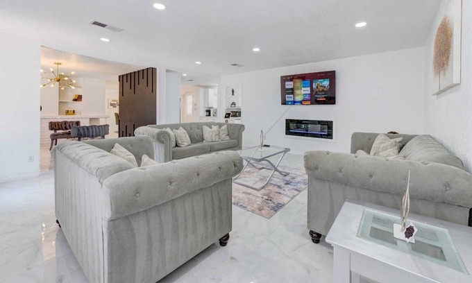 Central Southwest House | Elegant house, strategically located