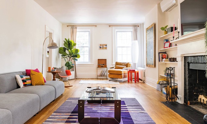 Kingston House | Elegant Kingston Townhouse - Walk to Hot Spots!