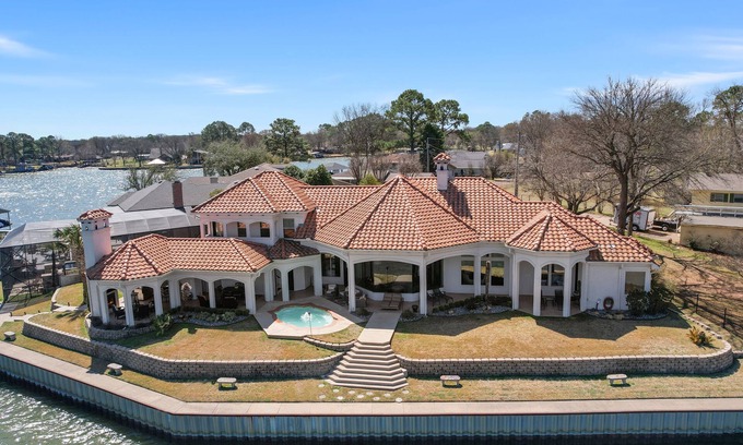 Tool House | Elegant Lake Living with an Incredible Lake View
