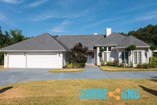 Little Rock House | Elegant Lakefront Home W Covered Patio