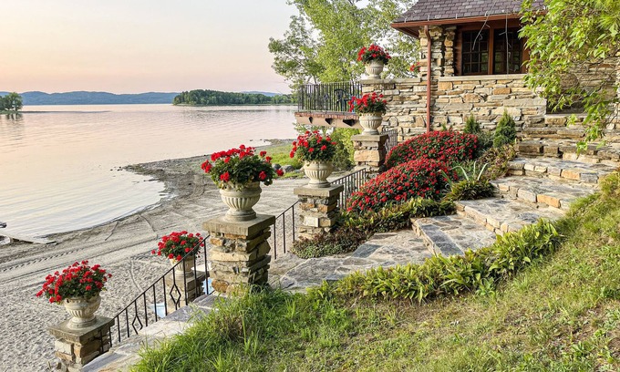 Vergennes House | Elegant lakefront home with kayaks, large balcony, fireplace, AC - private beach