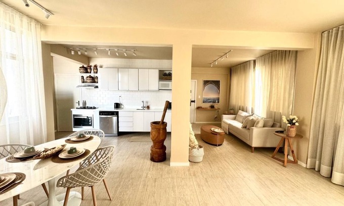 Rio Vermelho Apartment | Elegant Life by the Sea