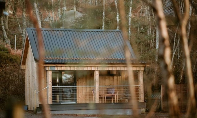 Whiteness Cabin | Elegant Little Wyvis Lodge - Sleeps 2
