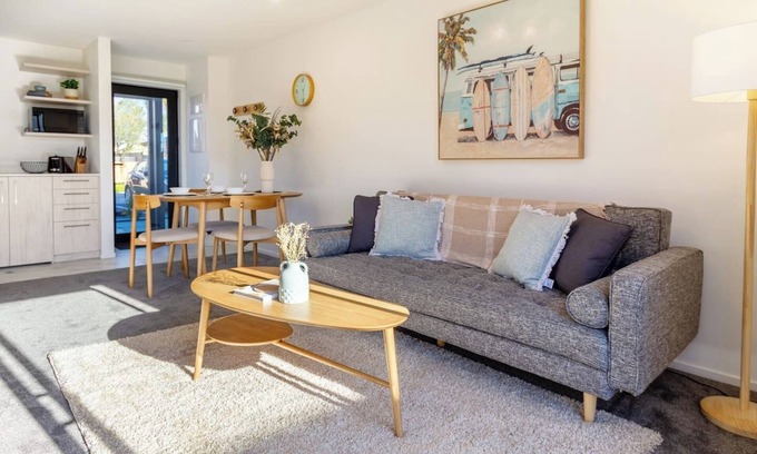Upper Riccarton House | Elegant Living by Middleton Park, Fully Equipped