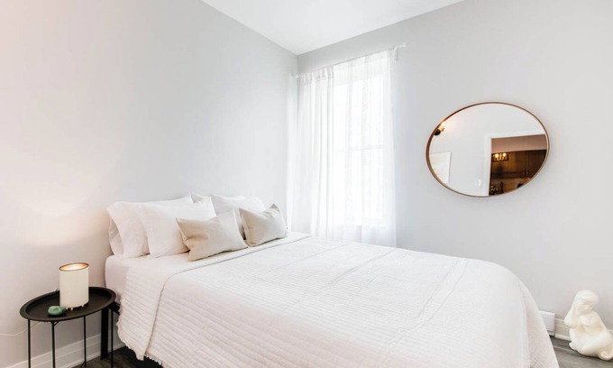 Peterborough Apartment | Elegant Living: Hotel Comfort, Home Feel.