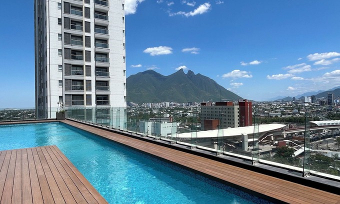 Monterrey Centro Apartment | Elegant loft apt Santa Lucia king size bed, swim pool, gym, parking, kids club