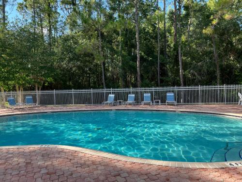 New Tampa House | Elegant Long Stay -KING Bed - POOL - Wifi - Tampa Palms - Moffitt - Gated - Pets OK - in New Tampa by Hunters Green - Live Oak - Cory Lake Isles area - H2