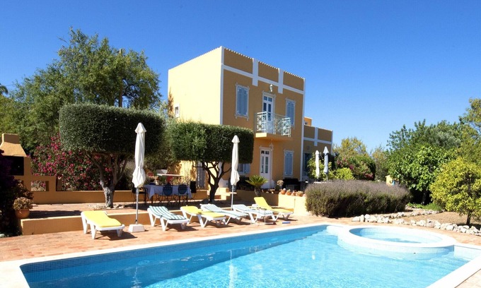 Loule Villa | Elegant Loulé Mansion with Pool