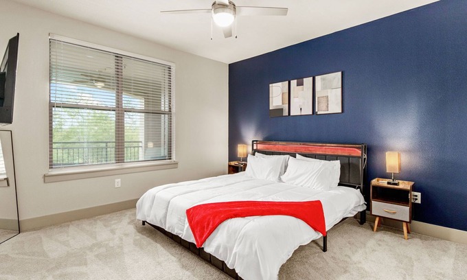 Southside Apartment | Elegant Lux 2BR Condo: Pool, Balconynn