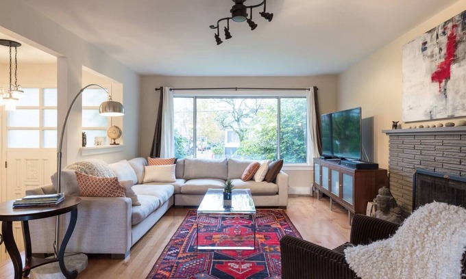 Kensington-Cedar Cottage House | Elegant Main Floor - House nEast Vancouver