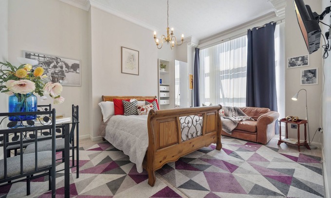 West Ealing Apartment | Elegant Modern Studio in the Heart of Ealing