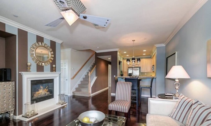 North Natomas House | Elegant Natomas Town-home For Business Travelers!