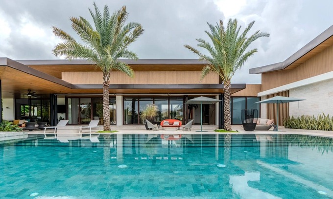 Las Palmas Villa | Elegant NEW Villa with 5 bdrs, Pool and Amazing Golf Views!