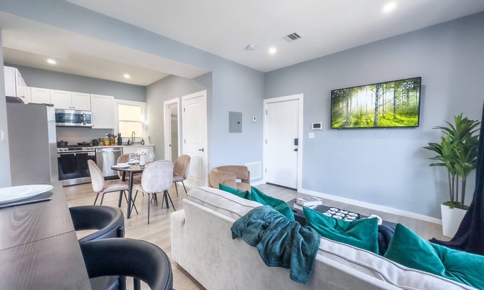 Kearny Apartment | Elegant NYC View Stay! Park Free, 6 beds- Sleep 8+