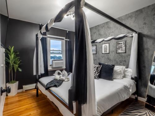 Kearny Apartment | Elegant NYC View Stay Park Free 6 beds Sleep 8