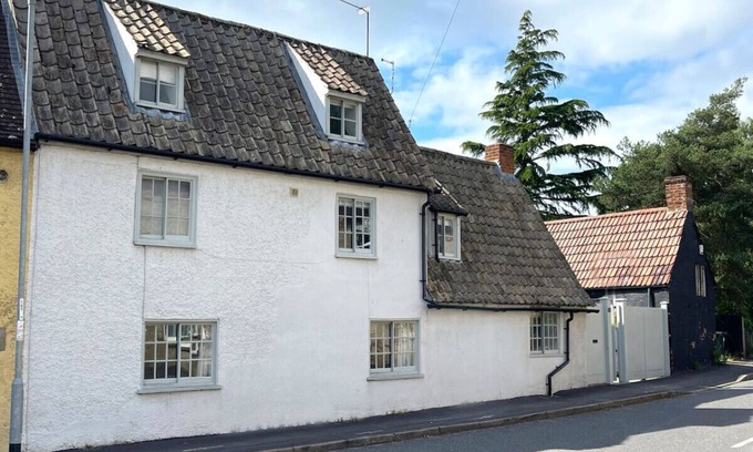 Buckden House | Elegant, oak beamed house in pretty village