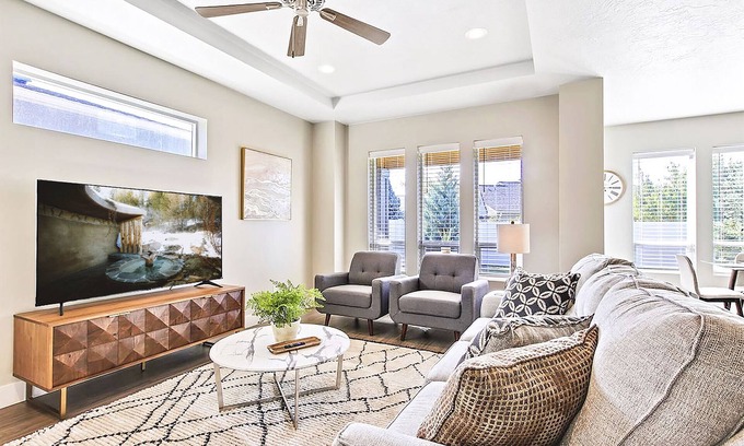 Meridian House | Elegant & Private 3BR 2BA Retreat by The Village