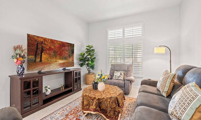 Chino Hills Villa | Elegant & Quiet 4BR Home 7 Beds 2.5BA Near 71 Fwy