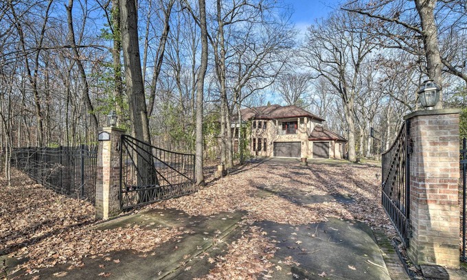 Riverwoods Villa | Elegant Riverwoods Escape w/ Private Sauna!