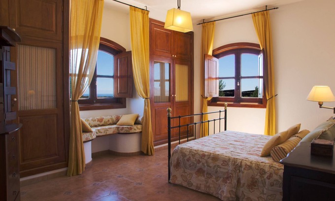 Macher Villa | Elegant Rural Villa with Sea and Mountain Views, Private Heated Pool, Internet