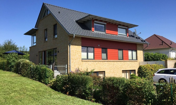 Wohlenberg House | Elegant semi-detached house, 300m from the beach, sea view, steep coast