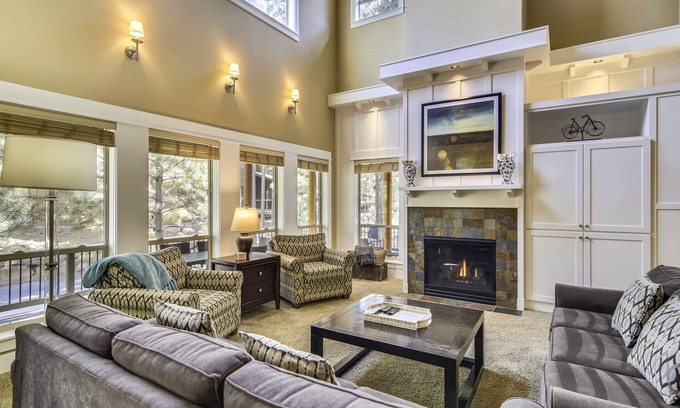 Sagewood House | Elegant & Spacious, 3 Master King Suites! Community Hot Tub (and Seasonal Pool)